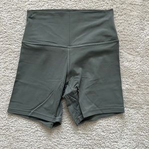 Lululemon Align 6 in shorts